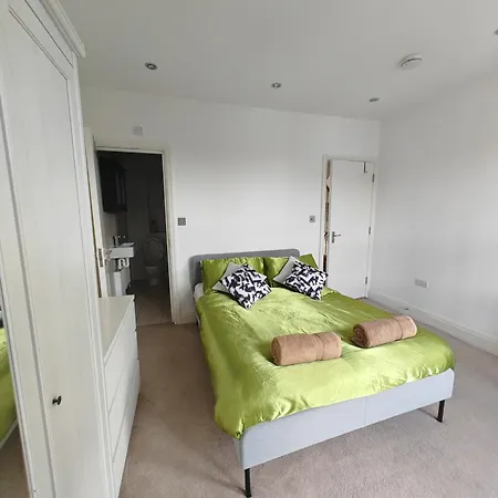 Spacious 3 Bedroom In *