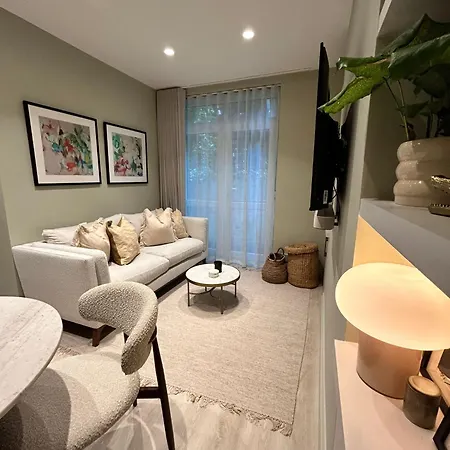 Stunning 1 Bed Near Fulham Tube Apartment London
