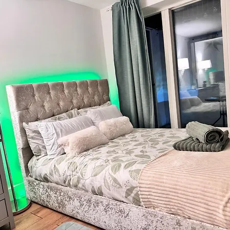 Guest house Tropical With Private Bathroom And Patio