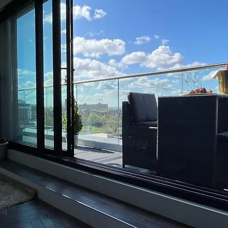 Amazing Single For A Single Travel Near Nothing Hill