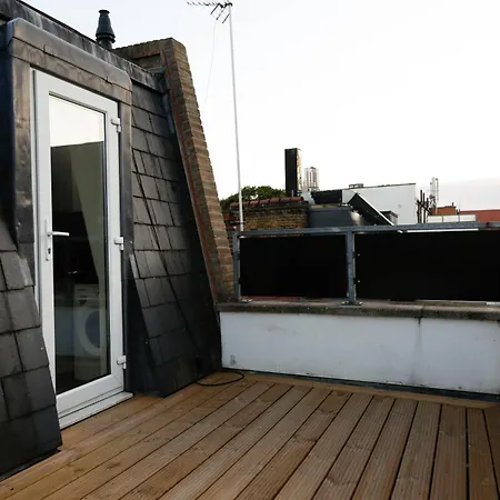 New Luxury In Next To Shops, Cafes, Bars & Metro * London
