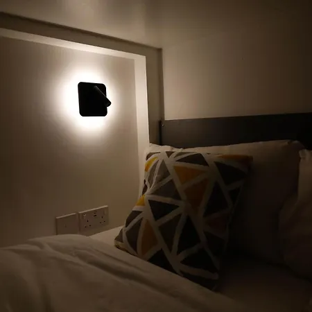 New Luxury In Next To Shops, Cafes, Bars & Metro Apartment London