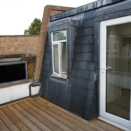 Apartment New Luxury In Next To Shops, Cafes, Bars & Metro London
