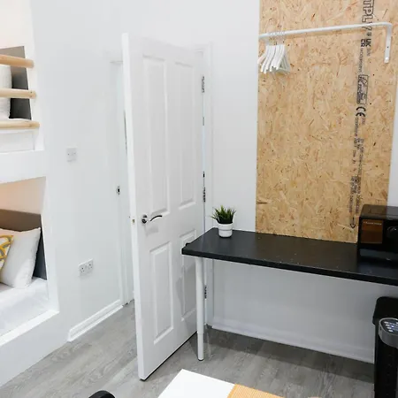 Apartment New Luxury In Next To Shops, Cafes, Bars & Metro *
