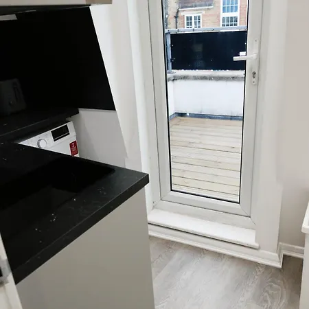 New Luxury In Next To Shops, Cafes, Bars & Metro London