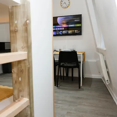 New Luxury In Next To Shops, Cafes, Bars & Metro