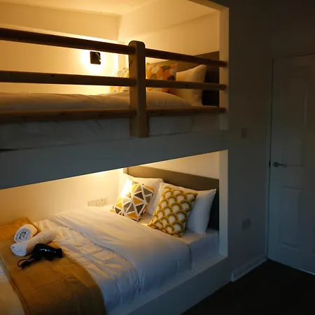New Luxury In Next To Shops, Cafes, Bars & Metro *