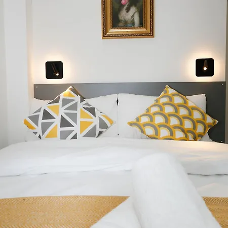 New Luxury In Next To Shops, Cafes, Bars & Metro London