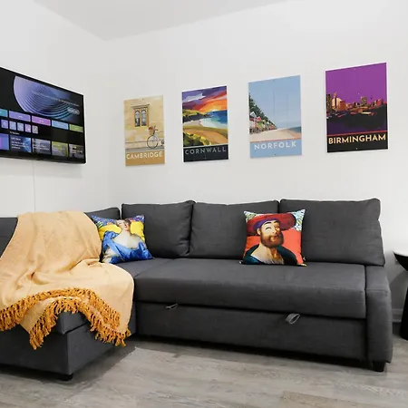 New Luxury In Next To Shops, Cafes, Bars & Metro Apartment *