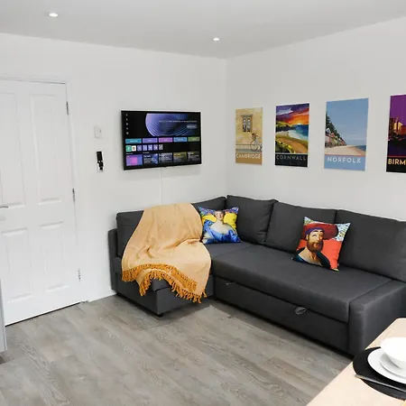 New Luxury In Next To Shops, Cafes, Bars & Metro *