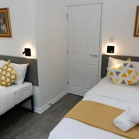 New Luxury In Next To Shops, Cafes, Bars & Metro *