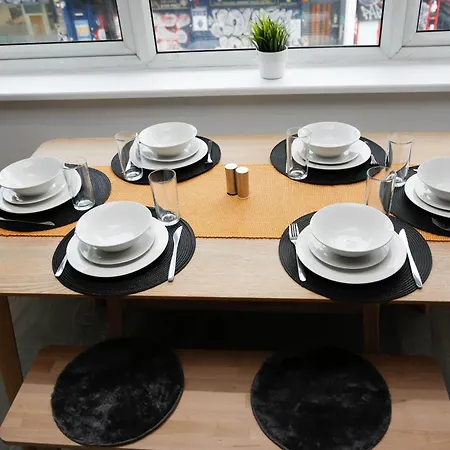 Apartment New Luxury In Next To Shops, Cafes, Bars & Metro *