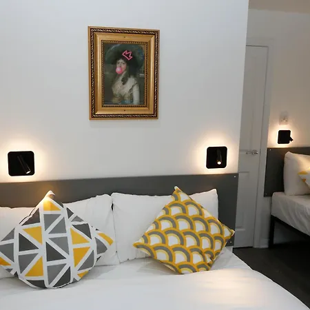 New Luxury In Next To Shops, Cafes, Bars & Metro * London