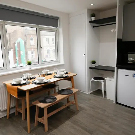 New Luxury In Next To Shops, Cafes, Bars & Metro