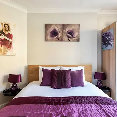 Kensington Balcony For 6 Apartment London