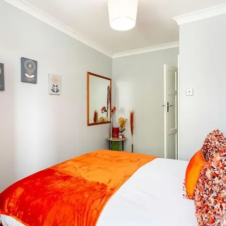 Apartment Kensington Balcony For 6 London