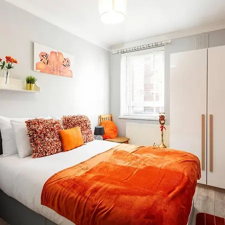 Apartment Kensington Balcony For 6 London