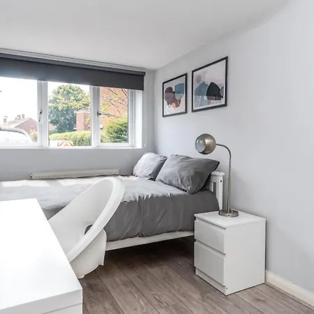 In Maryland Apartment London
