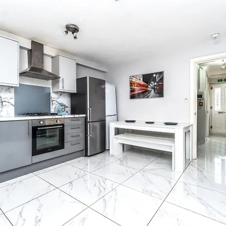 Apartment In Maryland London