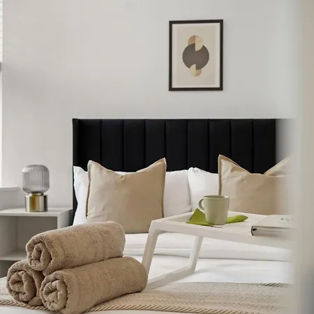 Modern One And Two Bed London Apartment *