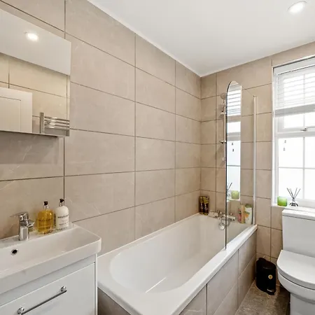 Apartment Modern One And Two Bed London