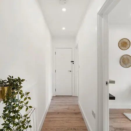 Modern One And Two Bed London Edgware