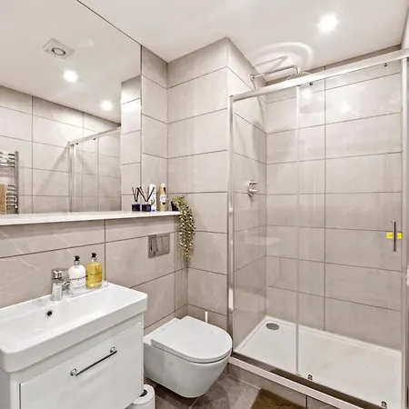 Apartment Modern One And Two Bed London *