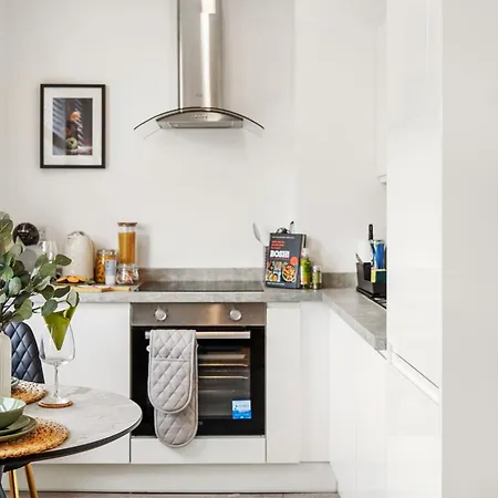 Apartment Modern One And Two Bed London Edgware