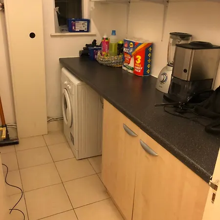 Cosy Double In West Kensington London