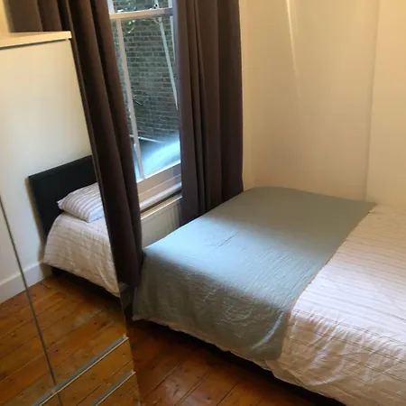 Homestay Cosy Double In West Kensington London