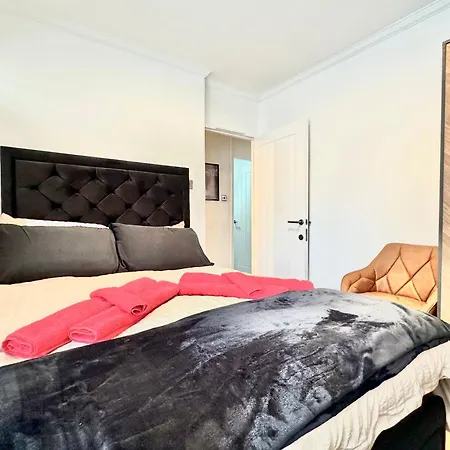 Newly Refurbished 3 Bed Flat Free Parking London