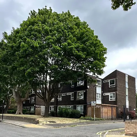 Apartment Newly Refurbished 3 Bed Flat Free Parking