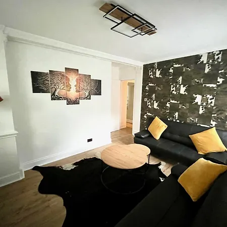 Newly Refurbished 3 Bed Flat Free Parking London