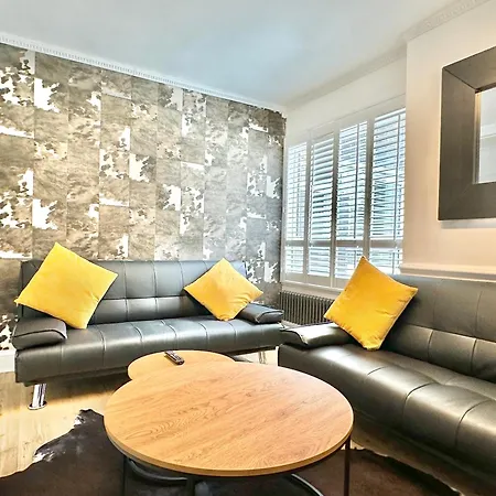 Apartment Newly Refurbished 3 Bed Flat Free Parking