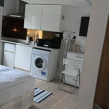 Studio Flat In Maida Vale Mv4 * London