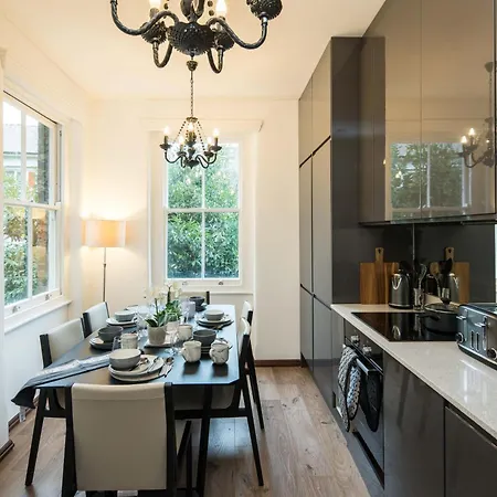 Apartment West Kensington-4bedrooms-cinema Rooms-olympia