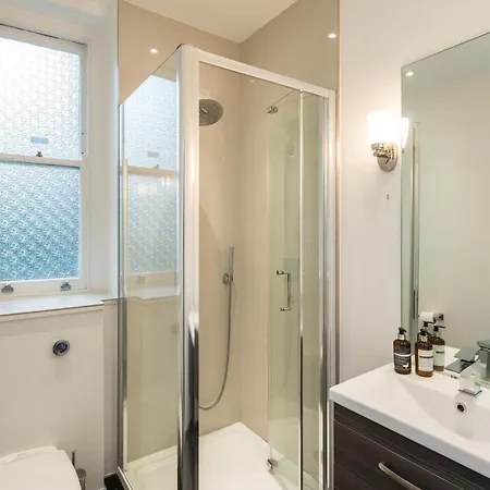 West Kensington-4bedrooms-cinema Rooms-olympia *