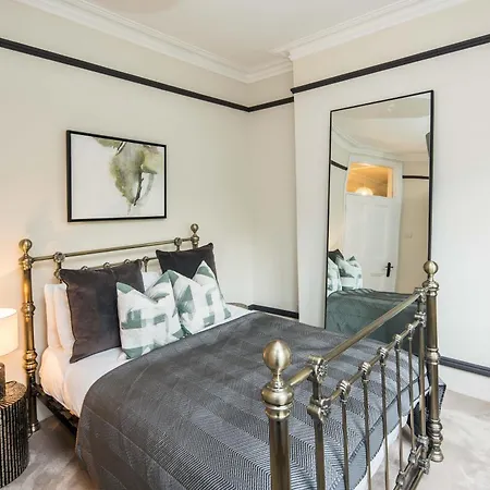 West Kensington-4bedrooms-cinema Rooms-olympia