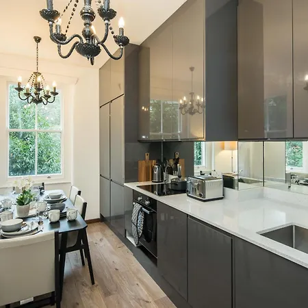 West Kensington-4bedrooms-cinema Rooms-olympia Apartment