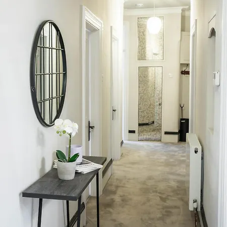 Apartment West Kensington-4bedrooms-cinema Rooms-olympia London