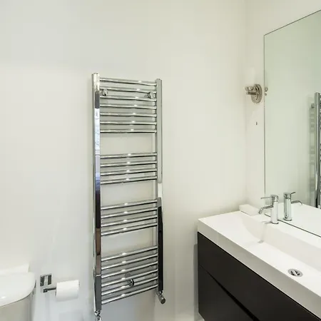 West Kensington-4bedrooms-cinema Rooms-olympia *