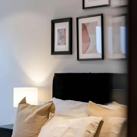 Holiday home Camden Coach House By Livestay Short Lets & Serviced With Terrace Retreat & Parking *