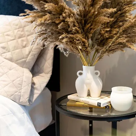 Camden Coach House By Livestay Short Lets & Serviced With Terrace Retreat & Parking Holiday home London
