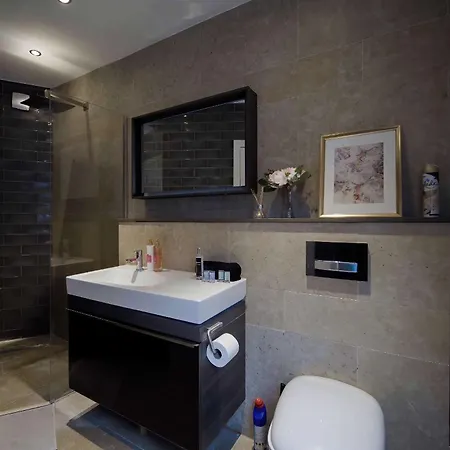 Holiday home Camden Coach House By Livestay Short Lets & Serviced With Terrace Retreat & Parking London