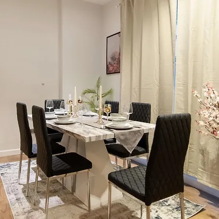 Holiday home Camden Coach House By Livestay Short Lets & Serviced With Terrace Retreat & Parking