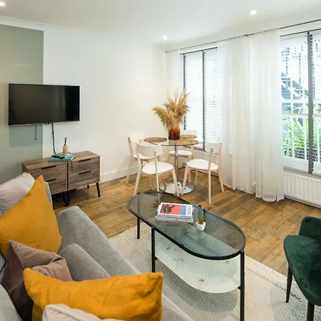 N19 Southkensington-museums-hydepark-caffe Apartment London