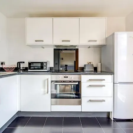 Beautiful 2 Bedroom 2 Bathroom In Colindale Apartment