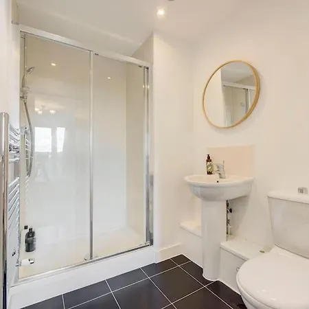 Beautiful 2 Bedroom 2 Bathroom In Colindale Apartment