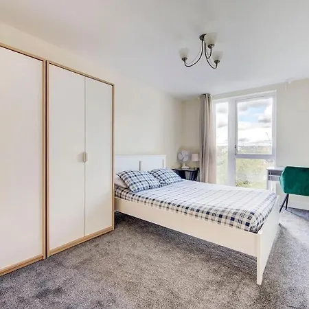 Beautiful 2 Bedroom 2 Bathroom In Colindale *