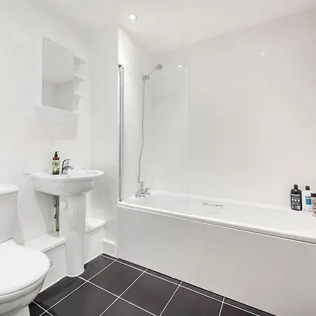 Beautiful 2 Bedroom 2 Bathroom In Colindale Apartment *